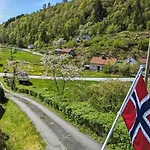 公寓 Anneks I Naturskjonne Gitlevag 灵达尔